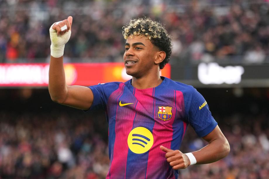 [图]亚马尔戴帽莱万破门 巴萨4-1比利亚雷亚尔